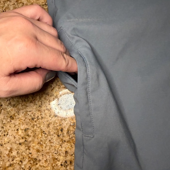 Gerry Weber Men's Gray Flat Front Shorts - Picture 4 of 6